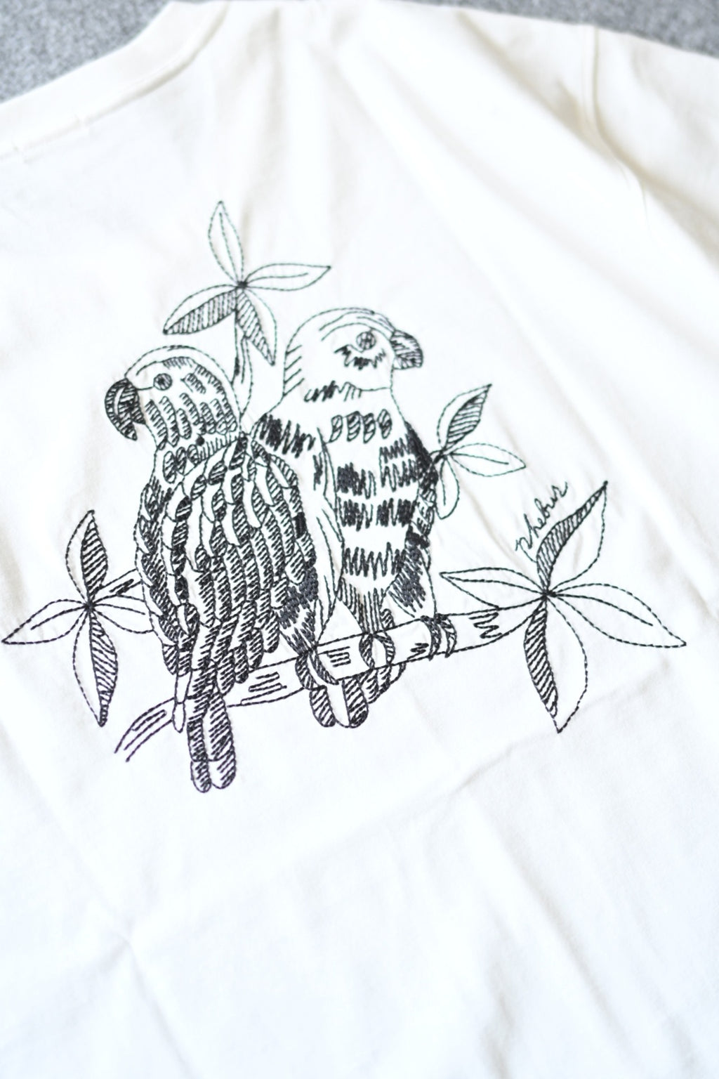 phebus  - TWO BIRDS T-SHIRT [WHITE]