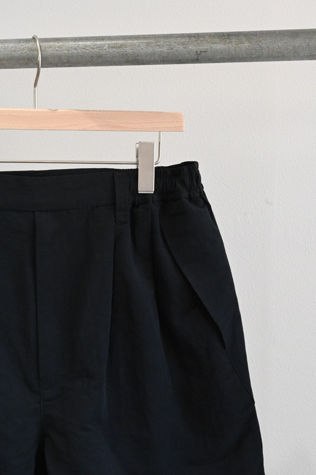 wonderland  - Two tuck short pants [BLACK]