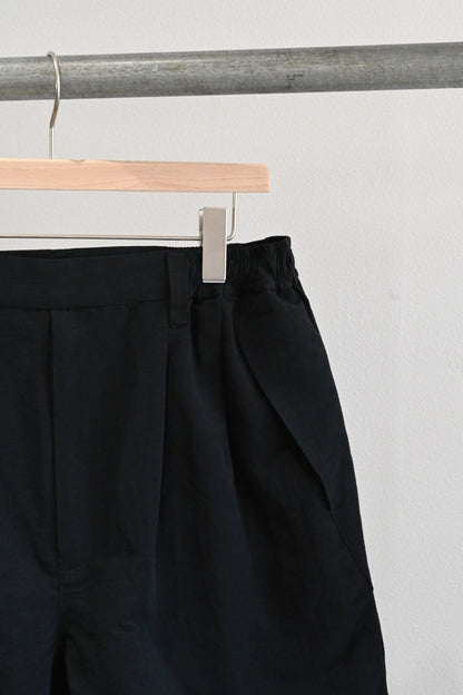 wonderland - Two tuck short pants [BLACK]