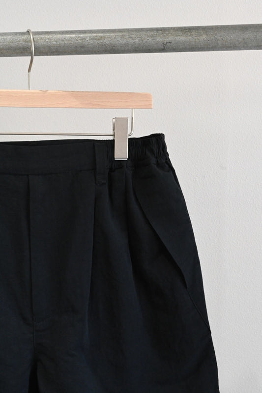 wonderland - Two tuck short pants [BLACK]