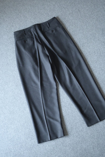山内 - ヘビーウールツイル・サイドシームレスワンタックパンツ [charcoal gray]