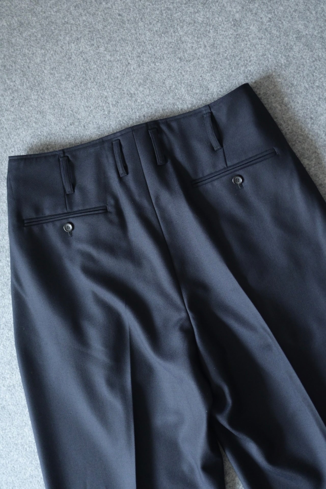 山内 - ヘビーウールツイル・サイドシームレスワンタックパンツ [dark navy]