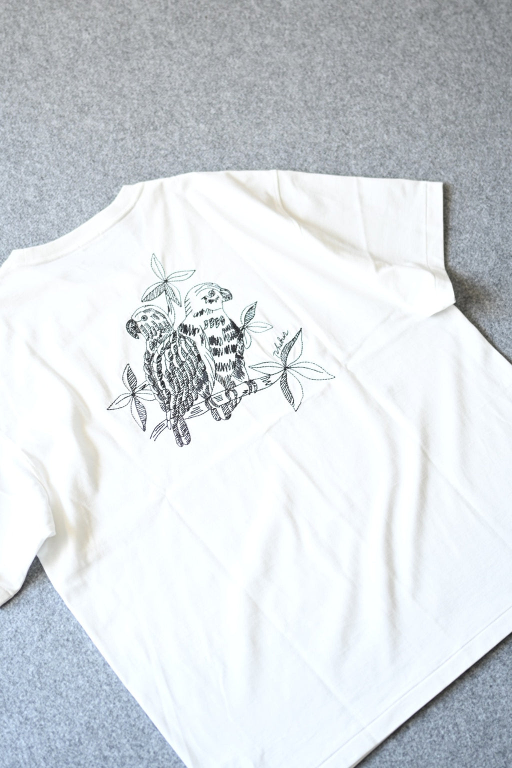 phebus フィーバス TWO BIRDS T-SHIRT WHITE