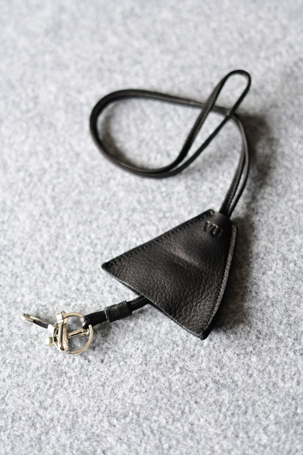 VU - neck key holder