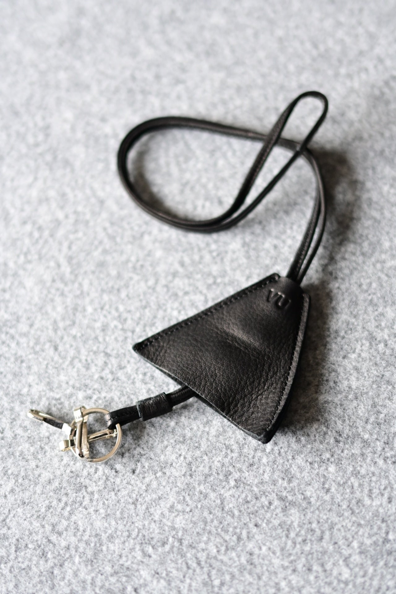 VU - neck key holder