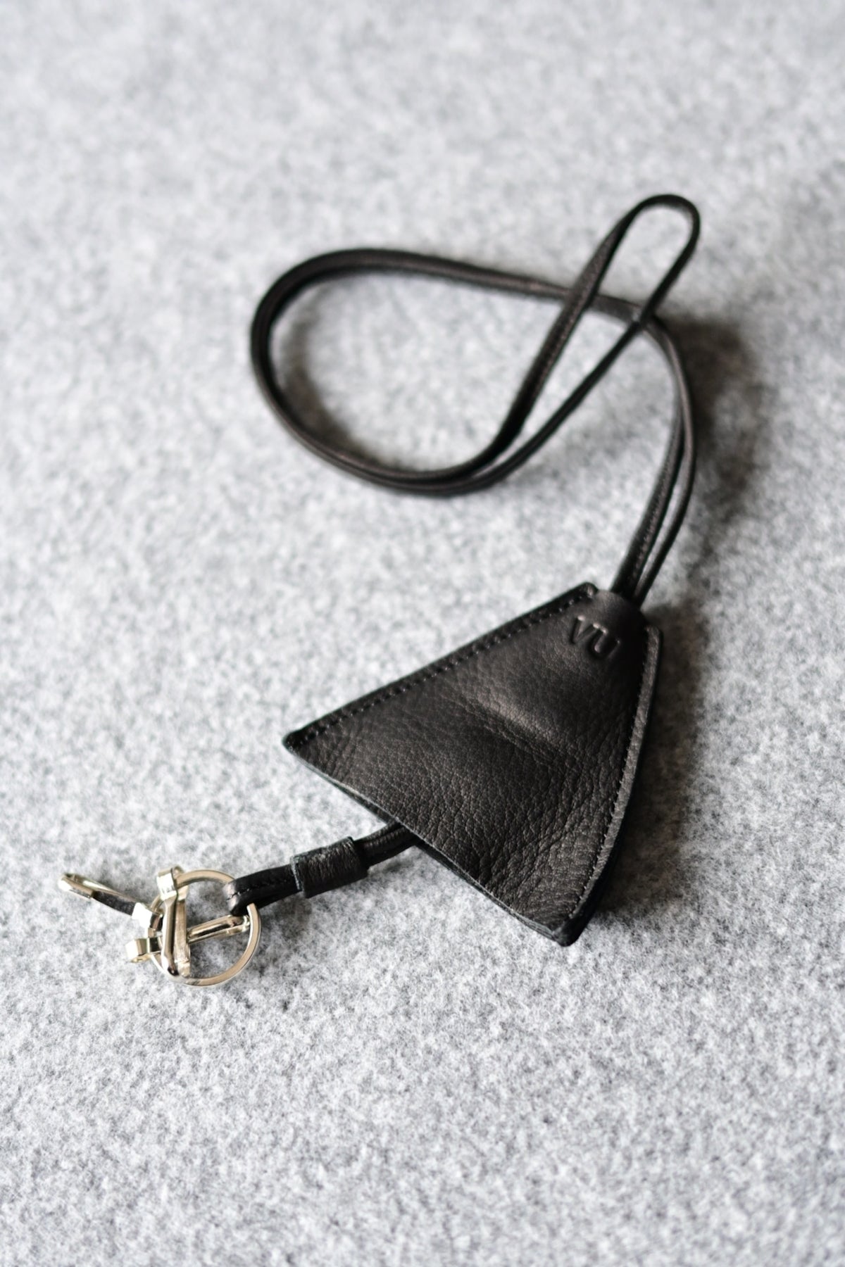 VU - neck key holder