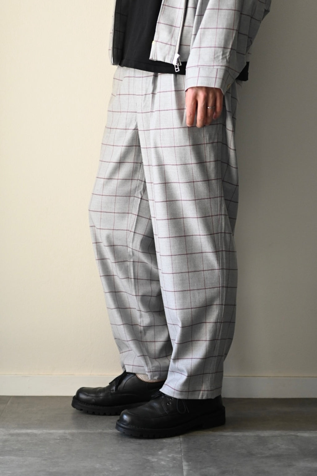 wonderland  - Two Tuck Check Pants